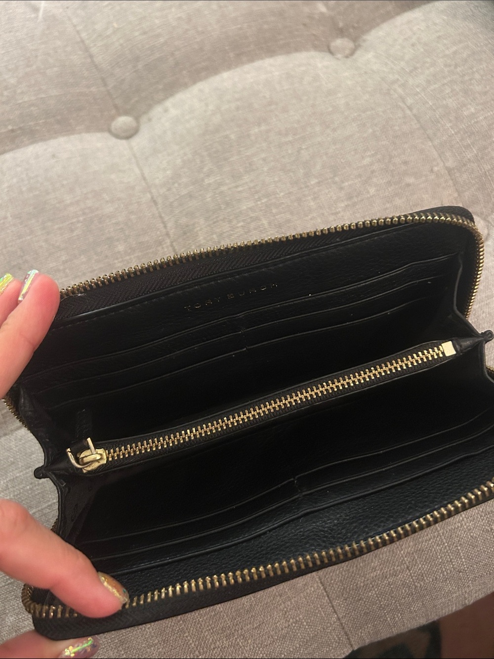 Tory Burch Black Leather Zip Wallet with Gold Logo - Picture 4 of 5